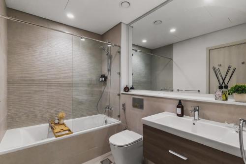 a bathroom with a tub and a toilet and a sink at Luxury 1br Yas Island, Golf & Water Views!near F1 in Abu Dhabi