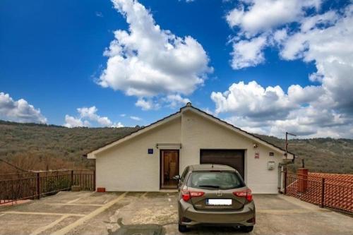 Apartments with parking space Rijeka - 24933
