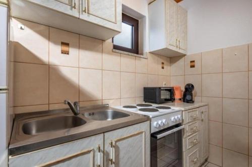 Apartments with parking space Rijeka - 24933