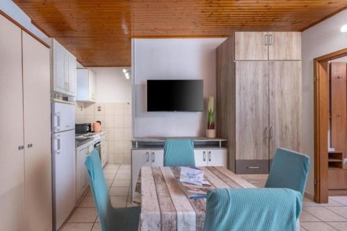 Apartments with parking space Rijeka - 24933