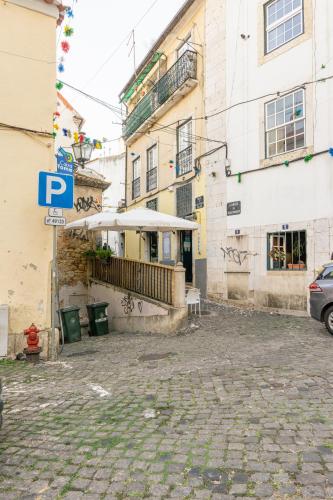 Charming Apartment in Alfama - Beside the Santa Luzia Viewpoint