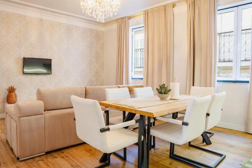 Charming Apartment in Alfama - Beside the Santa Luzia Viewpoint