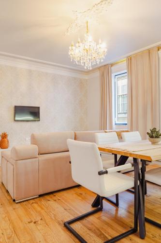 Charming Apartment in Alfama - Beside the Santa Luzia Viewpoint