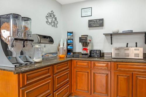 a kitchen with a counter top with a counter top at Red Roof Inn Bowling Green in Bowling Green