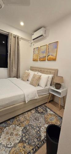 Ein Bett oder Betten in einem Zimmer der Unterkunft Nala Host - Seaside Bliss Apartment