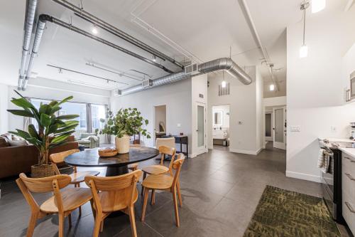 an open kitchen and dining room with a table and chairs at Downtown Escape - 2BR w Skyline Views & Hot Tub in Los Angeles