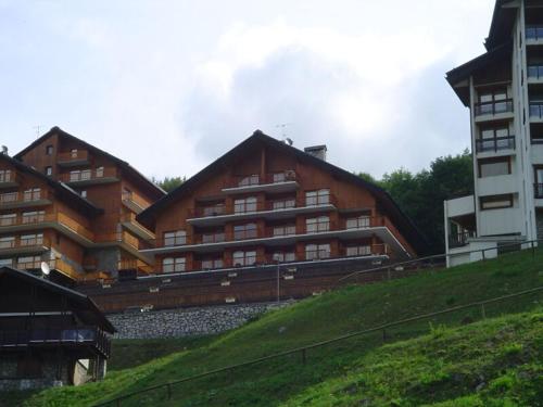 Charmant appartement 3 pièces à Méribel avec mezzanine, balcon et terrasse - FR-1-411-997