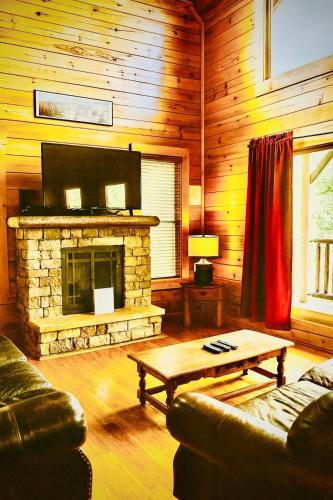 Zona de estar de Spacious Cabin -View, Pool Table, Arcade & Hot Tub