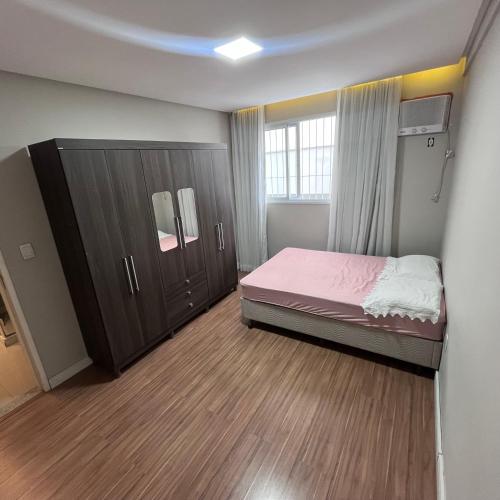 Ένα ή περισσότερα κρεβάτια σε δωμάτιο στο Apartamento Praia do morro 350mt da praia 2 quartos