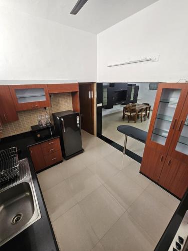 Kuchyň nebo kuchyňský kout v ubytování Spacious 3BHK Home , Sleeps 8 ,AC, Wi-Fi & Parking