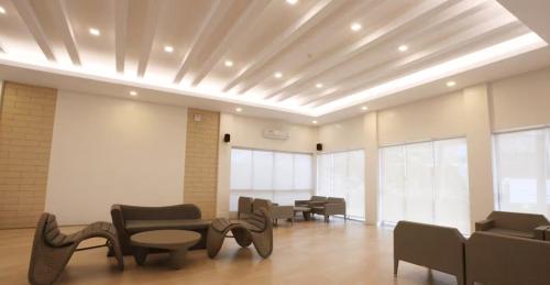 Rae Condo at Marina Spatial Seaview and Mountain Viewにあるシーティングエリア