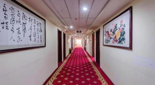 開封市にあるKunlun Leju Business Hotel Kaifeng Gulouのギャラリーの写真