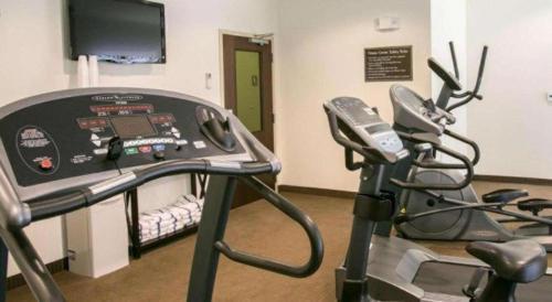 Fitness centrum a/nebo fitness zařízení v ubytování Sleep Inn & Suites