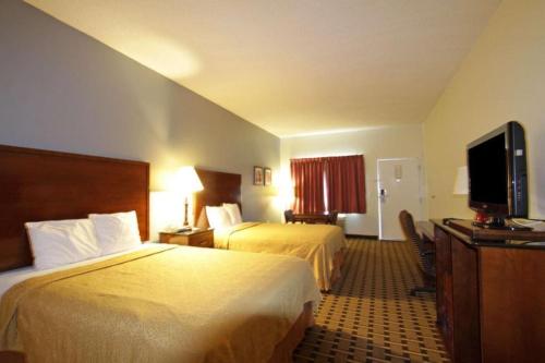 Μια τηλεόραση ή/και κέντρο ψυχαγωγίας στο Americas Best Value Inn Kinston