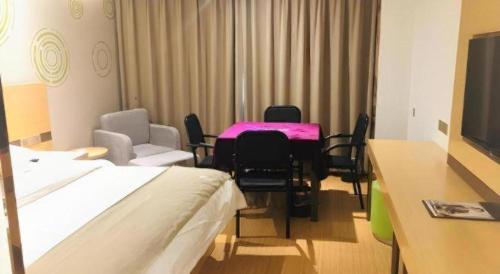 Μια τηλεόραση ή/και κέντρο ψυχαγωγίας στο GreenTree Inn Heze Danxian Shangmaocheng Business Branch