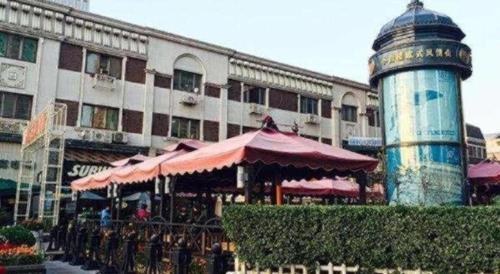 a light house and a building with a lighthouse at Jinjiang Inn Select Tianjin Xiaobailou Metro Station in Tianjin