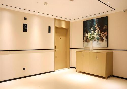 a large room with a painting on the wall at City Comfort Inn Wuhan Ikea in Wuhan