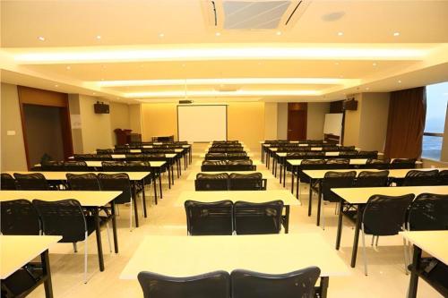 a classroom with tables and chairs and a whiteboard at Echarm Hotel Chengdu Pidu Comprehensive Bonded Zone BOE in Chengdu