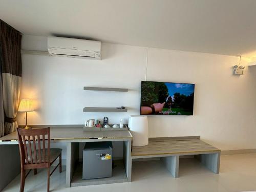 a room with a desk and a table and a chair at Siam Triangle Hotel Chiang Sean in Chiang Saen