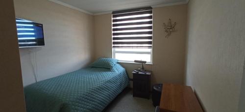 Ένα ή περισσότερα κρεβάτια σε δωμάτιο στο Habitación con baño privado y estacionamiento