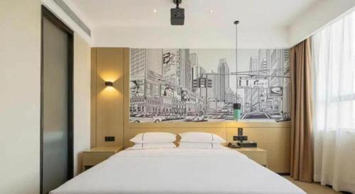 a bedroom with a large white bed and a window at City Comfort Inn Lijiang Ancient Town in Lijiang