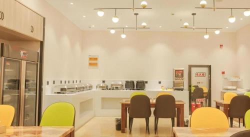 Η κουζίνα ή μικρή κουζίνα στο Green Tree Inn Express Hefei Yungu Road Linhu Community