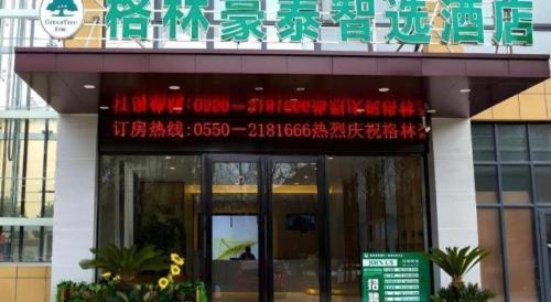 a building with a sign on top of it at GreenTree Inn Express Chuzhou Langya District Government Chuhe Road in Chuzhou