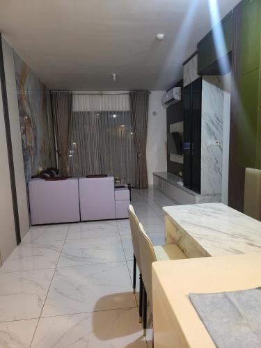 Coin salon dans l'établissement Luxury and Comfortable Residence