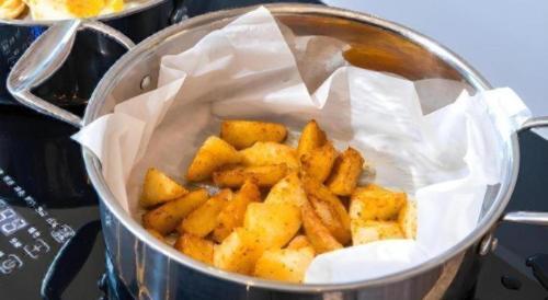 a pot full of french fries sitting on a stove at Poltton International Service Apartment Shanwei Urban District High-speed Railway Station in Shanwei