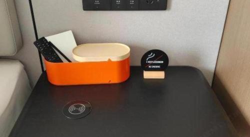 an orange container sitting on top of a table at Atour Hotel Jinan Tangyan Century Avenue in Jinan