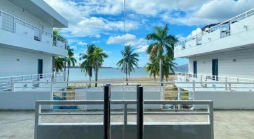 Balcone o terrazza di THE SHORELINE SUBIC HOTEL