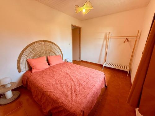 Una cama o camas en una habitación de La Case du Verger