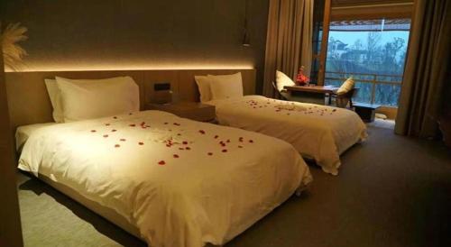 Ένα ή περισσότερα κρεβάτια σε δωμάτιο στο The Mulian Hotel