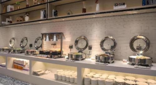 a store display with dishes and mirrors on a shelf at Echarm Hotel Wuhan Gaotie Jianshe 2nd Road Metro Exit in Wuhan
