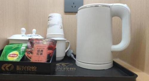 Kemudahan buat kopi dan teh di Zhenxing Hotel