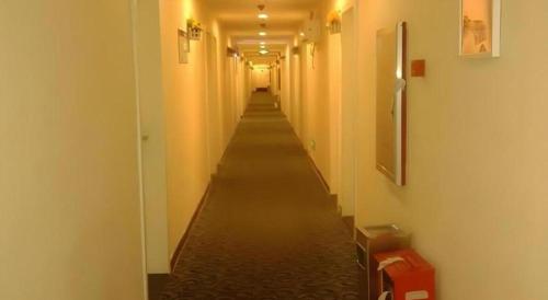 a long hallway in a hospital with a long corridor at 7 Days Inn Shantou Chenghai in Shantou