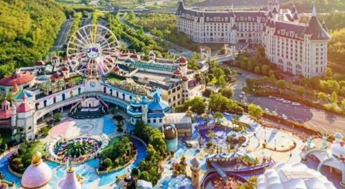 an aerial view of a amusement park with a ferris wheel at Yin Run Jin Jiang Castle Hotel in Huzhou