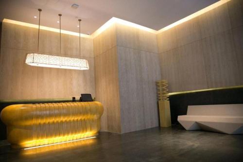 Postel nebo postele na pokoji v ubytování Mangrove Tree Resort World Qingdao