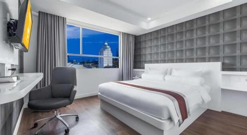 Katil atau katil-katil dalam bilik di Royal Bay Hotel Makassar