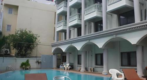 Πισίνα στο ή κοντά στο Honey Lodge