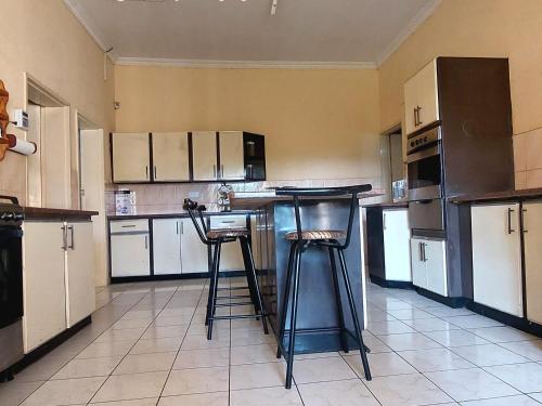 Dapur atau dapur kecil di Wits-End Accommodation