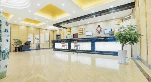 Ο χώρος του λόμπι ή της ρεσεψιόν στο GreenTree Inn Puyang Pushang Huanghe Road