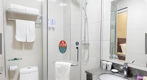 Ένα μπάνιο στο GreenTree Inn Puyang Pushang Huanghe Road
