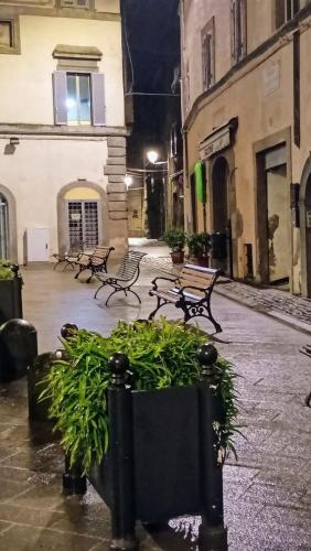 a group of benches in a courtyard at night at Ponticello in Caprarola