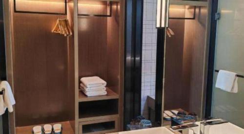 Un baño de Echarm Hotel Jinan Railway Station Daming Lake
