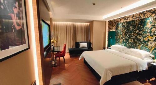 a hotel room with a bed and a chair at Jinjiang Metropolo Shanghai Minhang in Shanghai