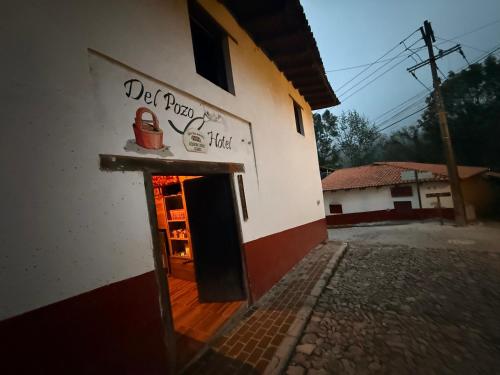 a building with a sign that reads diet pizza hut at Hotel del Pozo in San Sebastián del Oeste