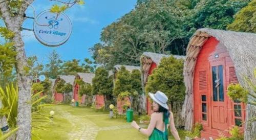 Un jardín fuera de Cô Tô Village