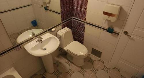 Ένα μπάνιο στο Java Hotel
