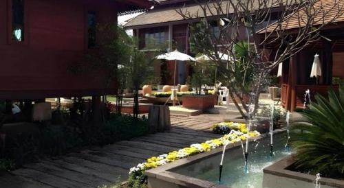 Bazén v ubytování Huan Aumpron Resort nebo v jeho okolí